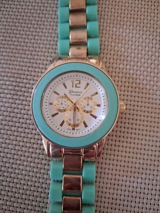 Geneva Accessories - Geneva Mint Green and Gold Women's Bracelet Watch